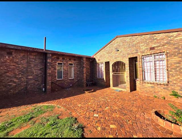 3 BEDROOM HOUSE FOR SALE IN DAWN PARK